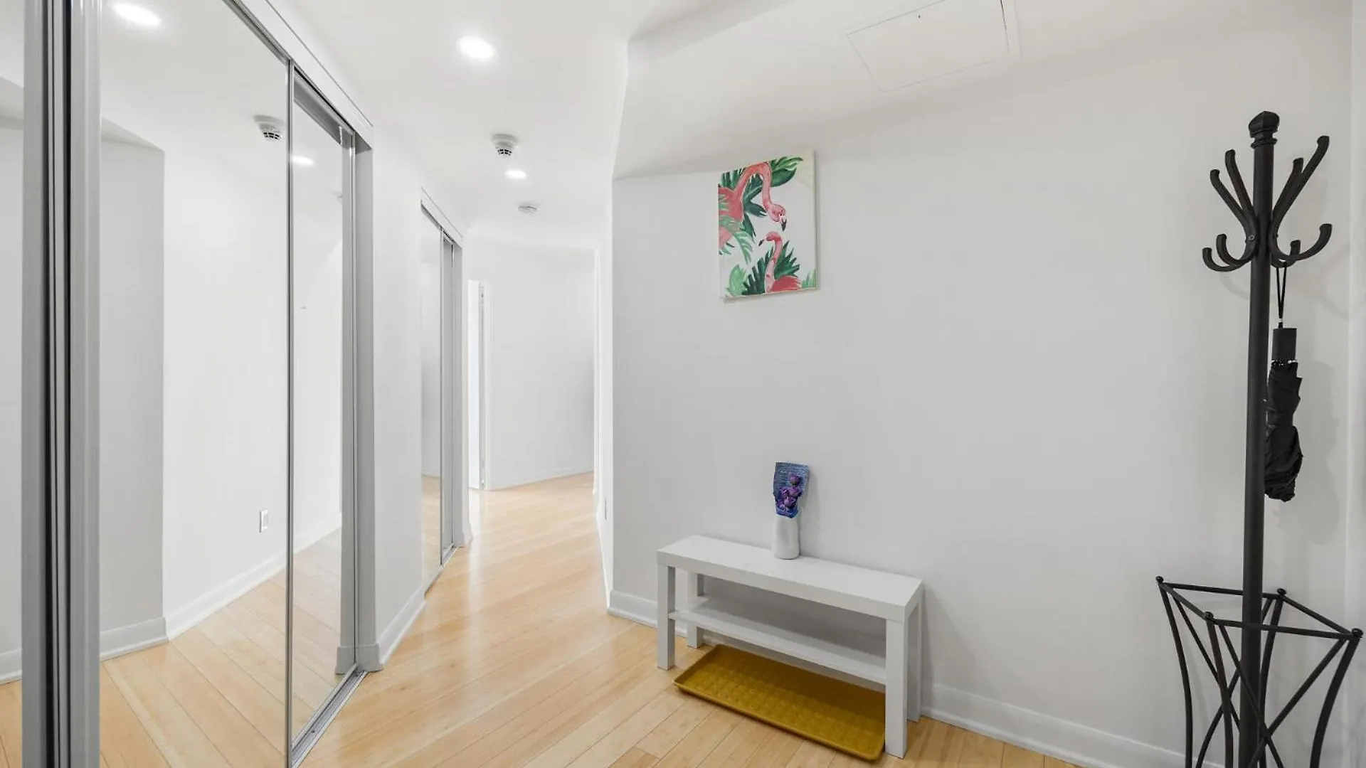 Modern 2-Bedroom Condo W Floor To Ceiling Windows トロント 別荘