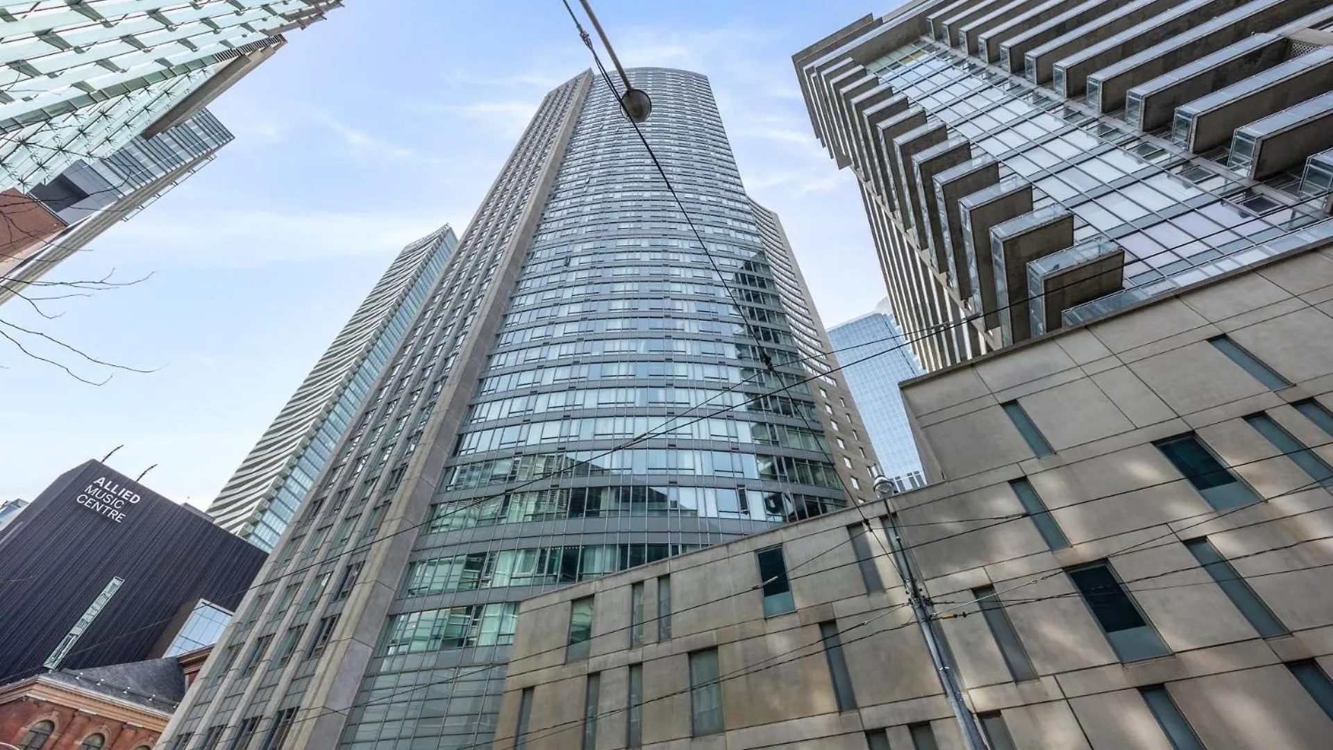 Modern 2-Bedroom Condo W Floor To Ceiling Windows 多伦多 度假居