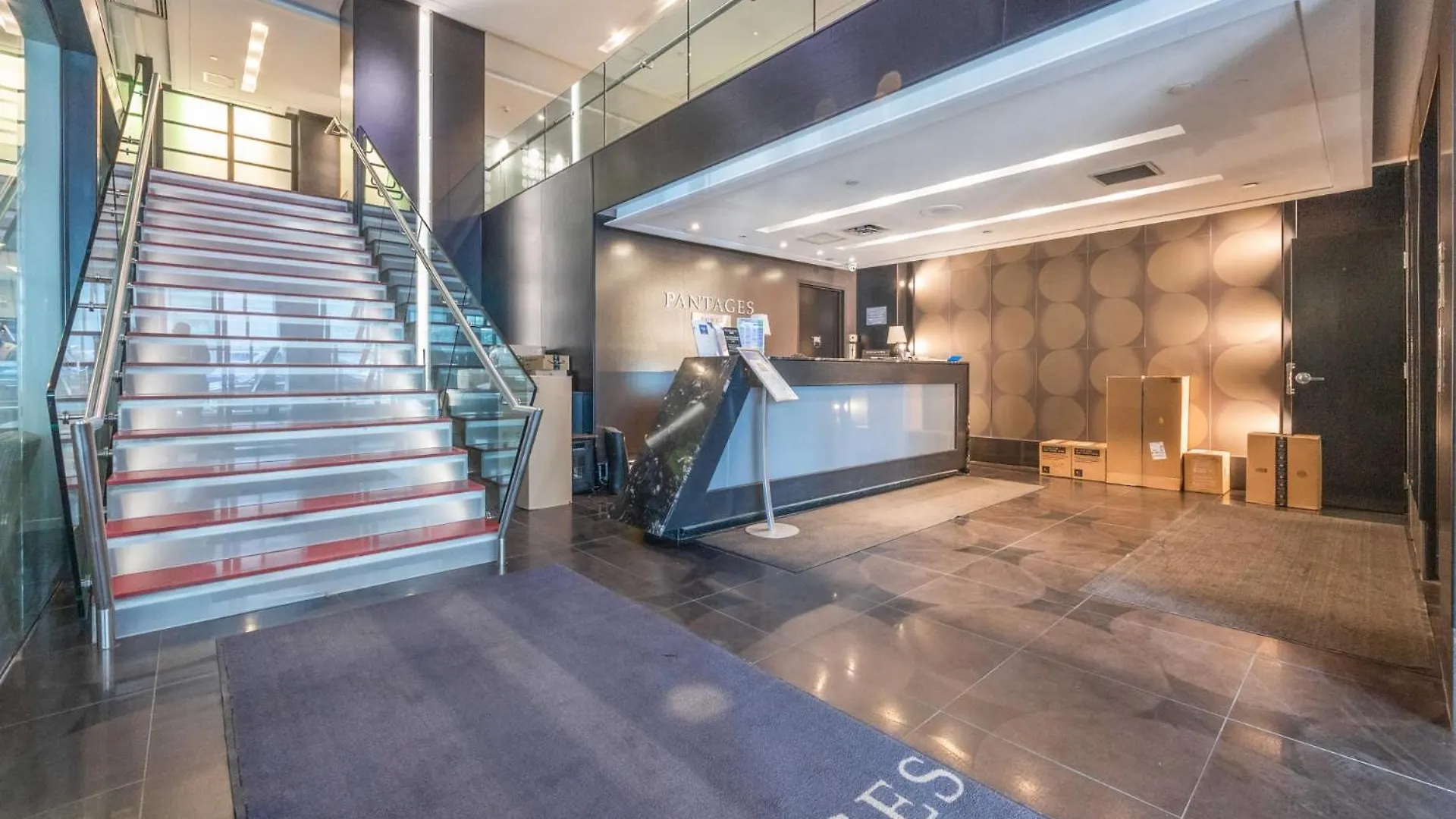 度假居 Modern 2-Bedroom Condo W Floor To Ceiling Windows 多伦多