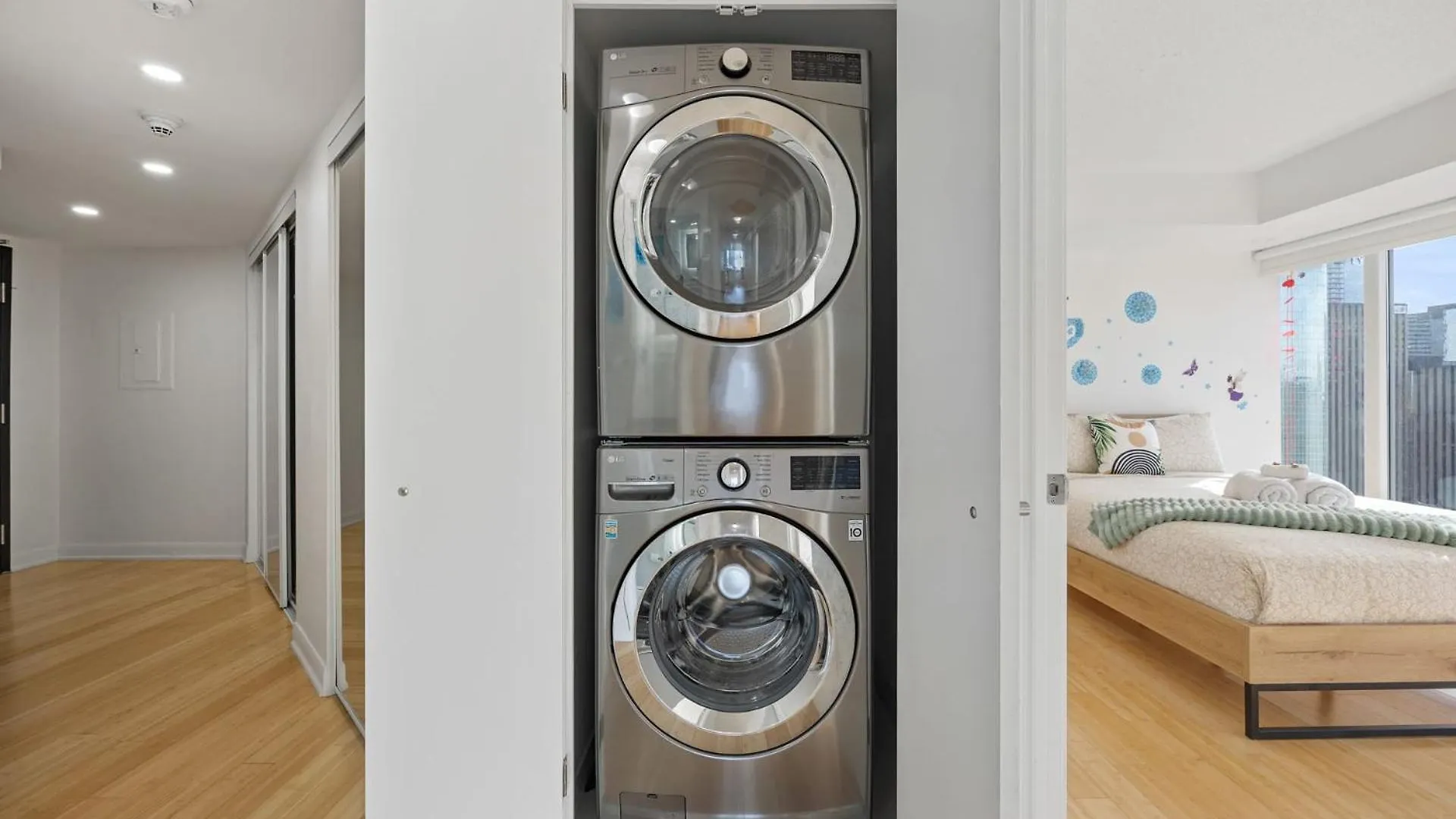 Modern 2-Bedroom Condo W Floor To Ceiling Windows 多伦多 度假居