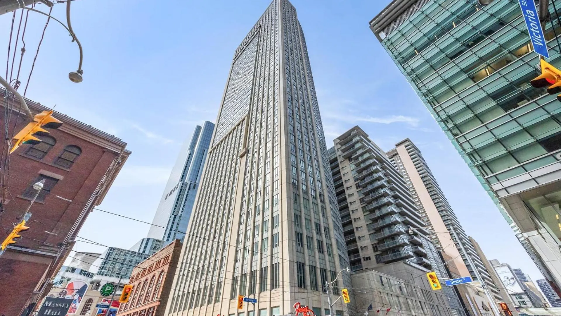 Modern 2-Bedroom Condo W Floor To Ceiling Windows 多伦多